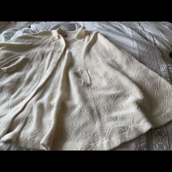 Vintage Crocheted shrug - Picture 3 of 5